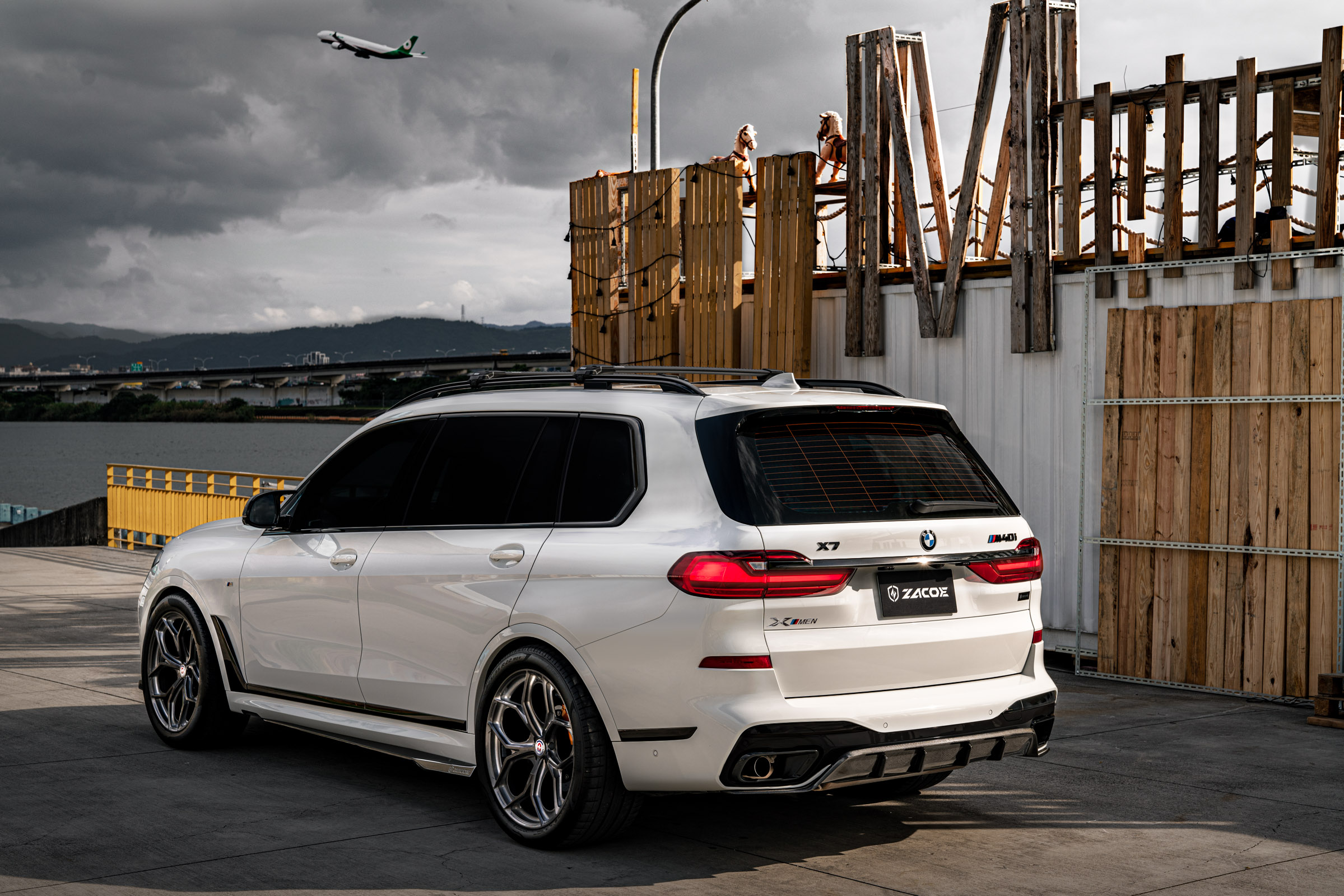 BMW X7 with bodykit by ZACOE