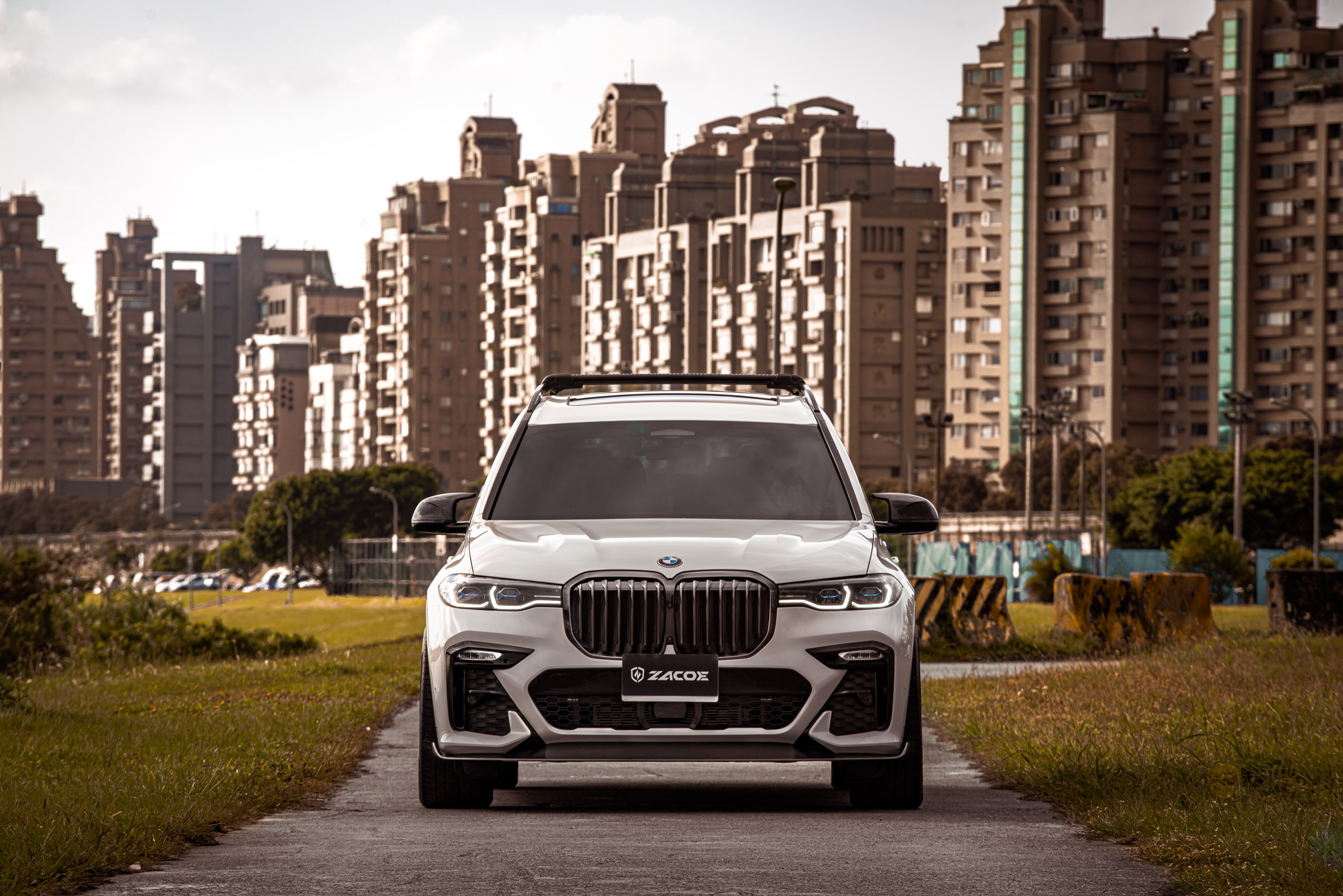 BMW X7 with bodykit by ZACOE
