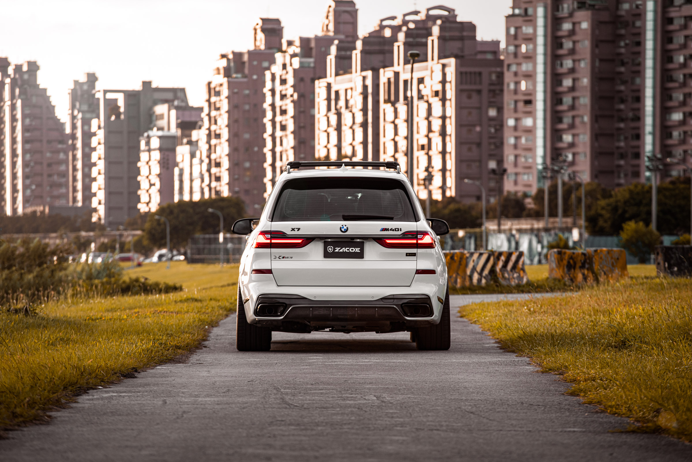 BMW X7 with bodykit by ZACOE